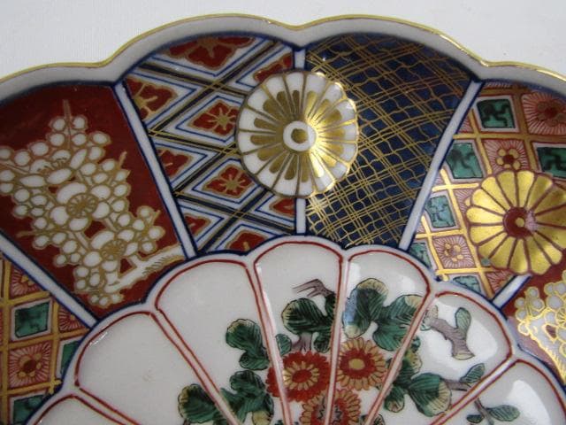 大聖寺伊万里 輪花形 金彩菊花図 大皿 巾28ｃｍ 竒玉宝鼎之珍 0725 ①