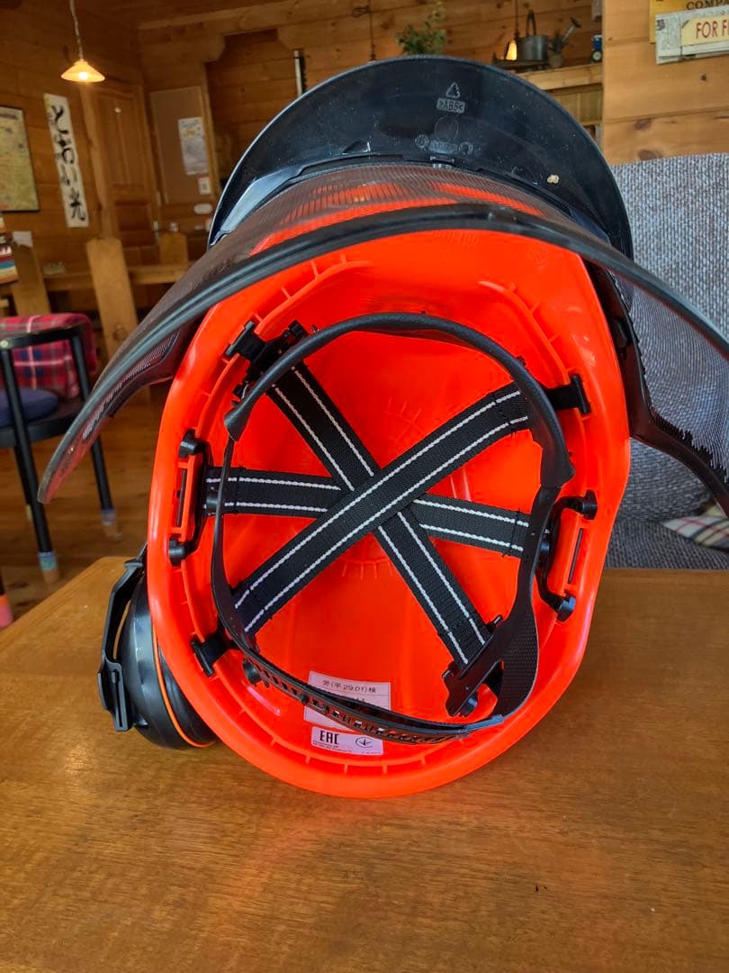 かずちゃん　ハスクバーナ ヘルメット