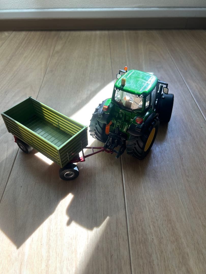 ジョンディア　JOHN DEERE トラクター　1/32 ミニカー　ジク　 牽引