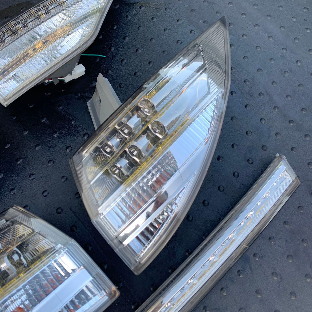 トヨタ　エスティマ　ハイブリッド　AHR20 純正リアテールランプ　中古品