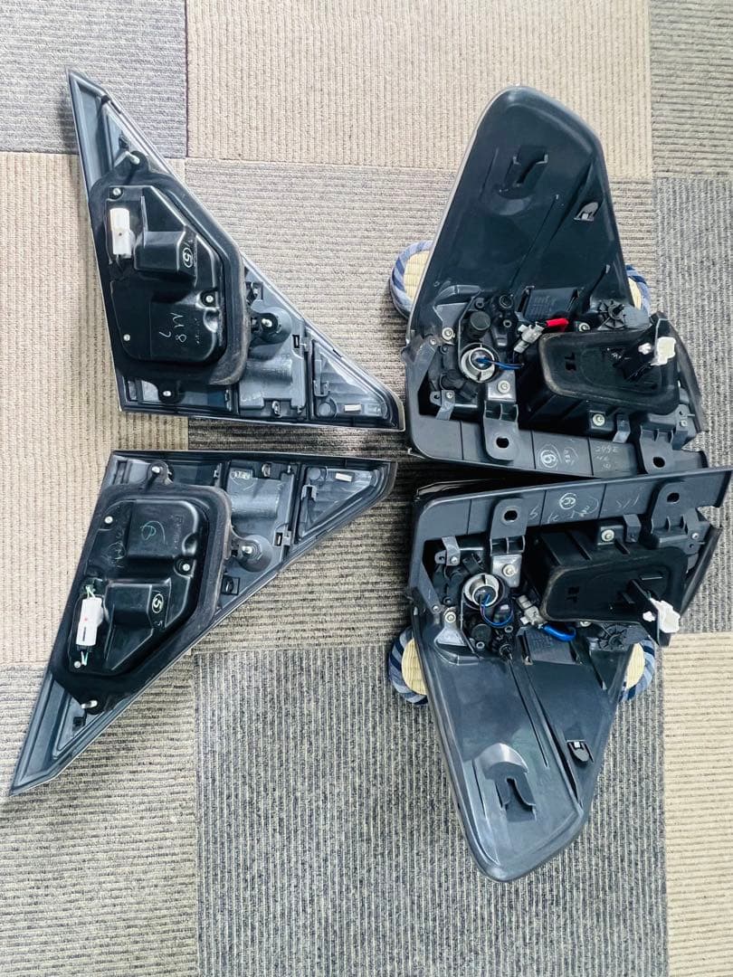 ヴェルファイア　20系 ANH20 純正テールランプ