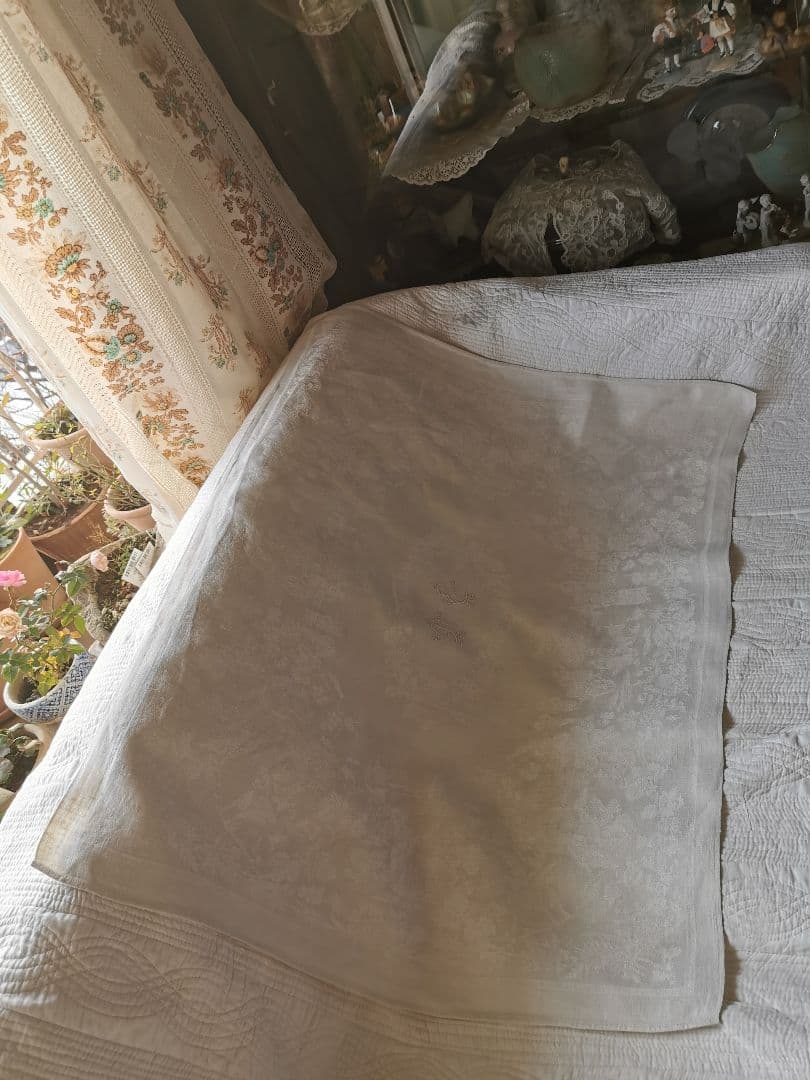 アンティーク ビーダーマイヤー トワルドジュイ 日常美 花文字刺繍ダマスクリネン