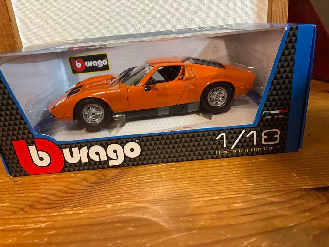ランボルギーニ ミウラ 1/18 burago
