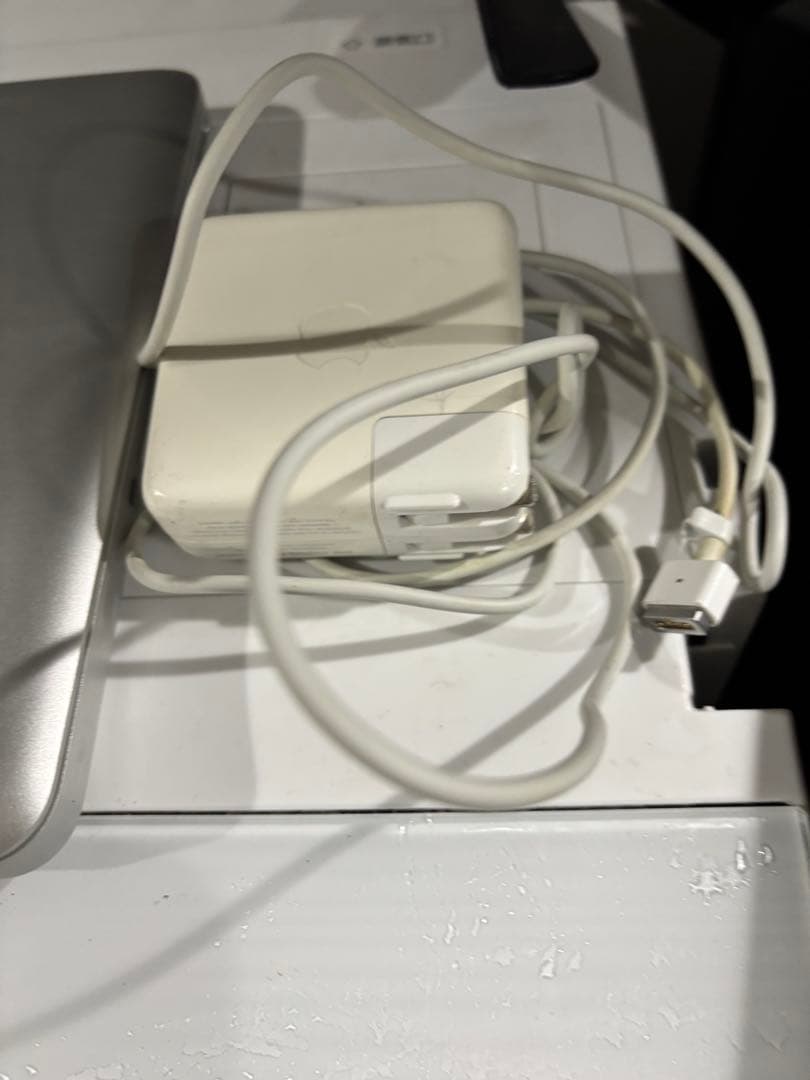 MacBook Pro 充電器付き　2010 スペック不明　ジャンク