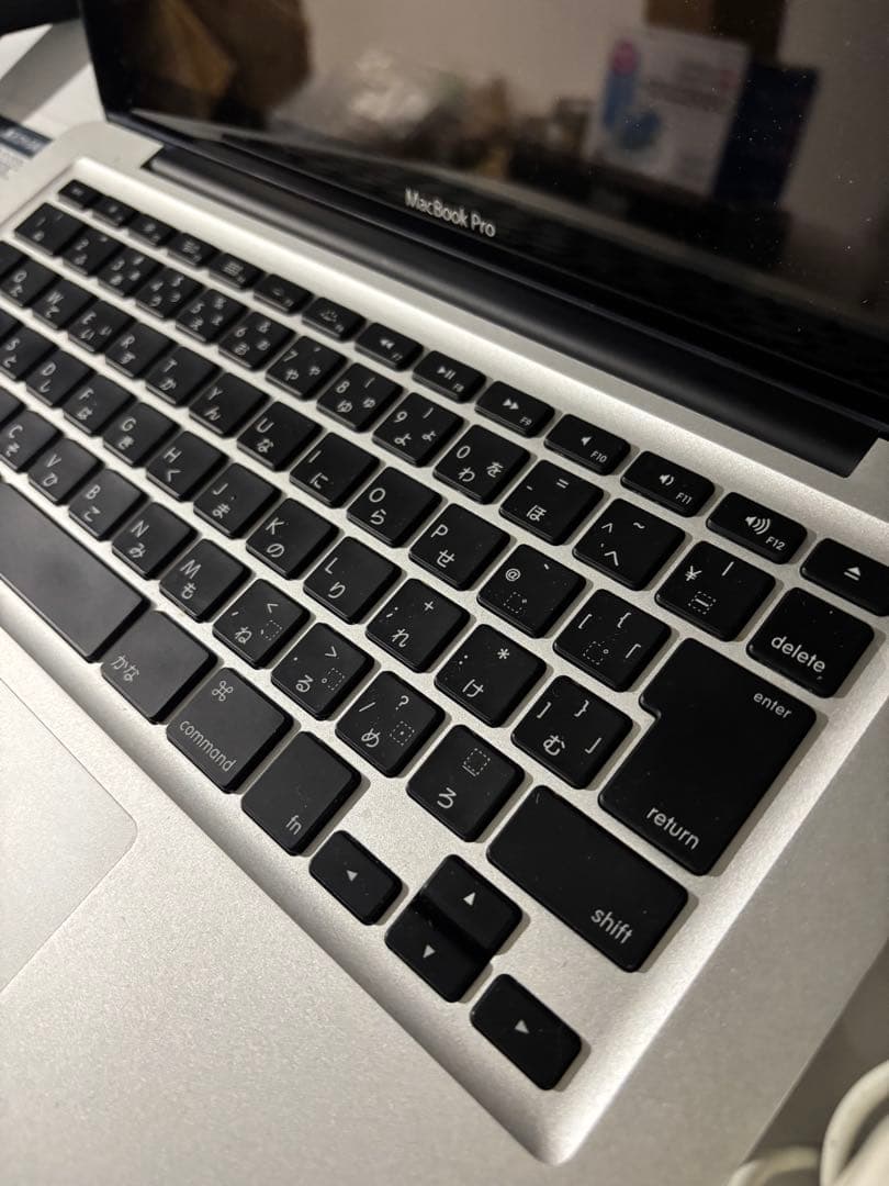 MacBook Pro 充電器付き　2010 スペック不明　ジャンク