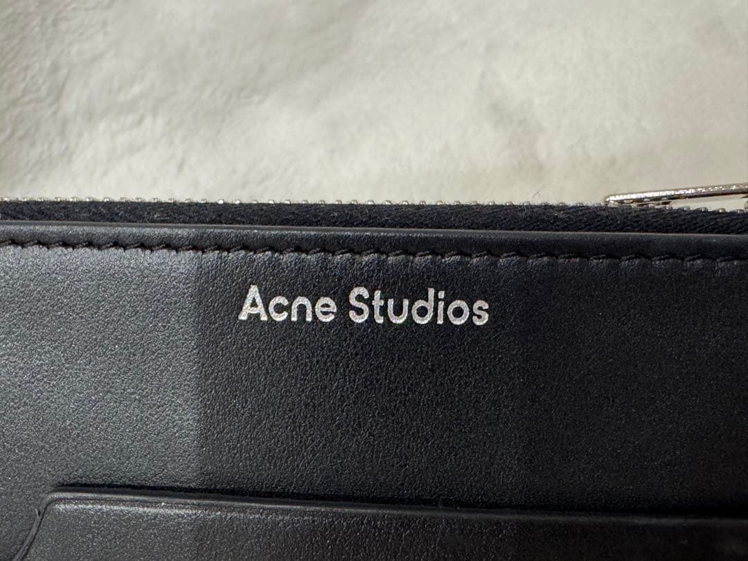 【最終大幅お値下げ】Acne Studios ケース　カードケース
