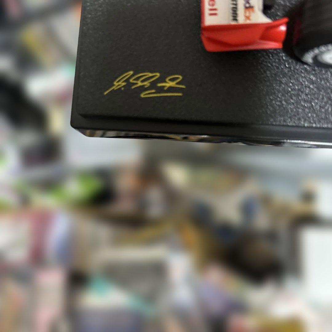 ミハエル・シューマッハ Ferrari F2001 ミニカー 1/18 限定版