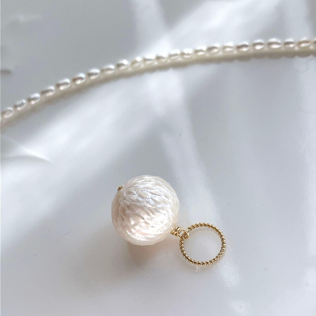 桃色の雲◆ドラゴンスケールカービング✧淡水パールネックレストップ