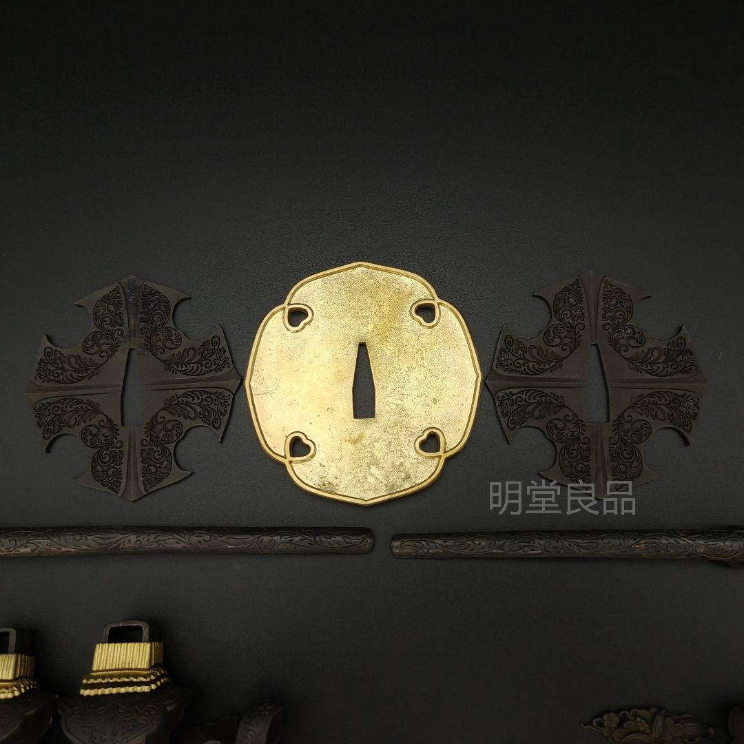 飾り太刀　太刀金具　煮黒　毛彫作　刀鍔　目貫　縁頭　切羽　鐺　柄鞘一式金具　銅製