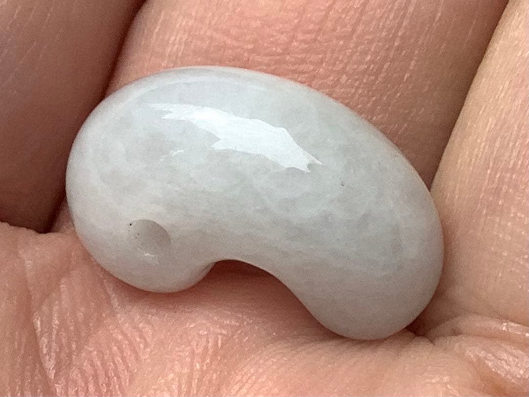 ✳極上‼️ お守りに　糸魚川翡翠勾玉アイスジェイド高額材料使用　鑑別書取得の極上品