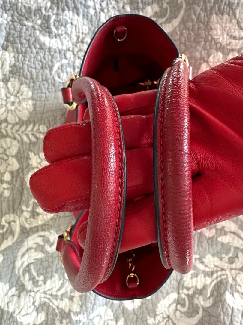 ミュウミュウ　バッグ　赤