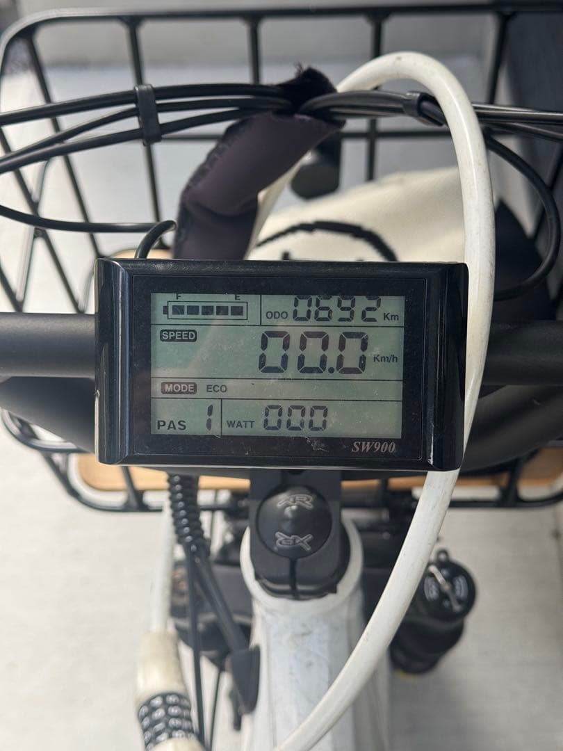 フローバイク　ホワイト　電動アシスト自転車 カゴ付き　FLOW