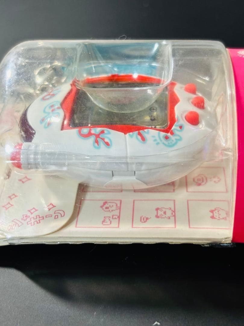 新品 たまごっちプラス 超じんせーエンジョイ TAMAGOTCHI 株主優待