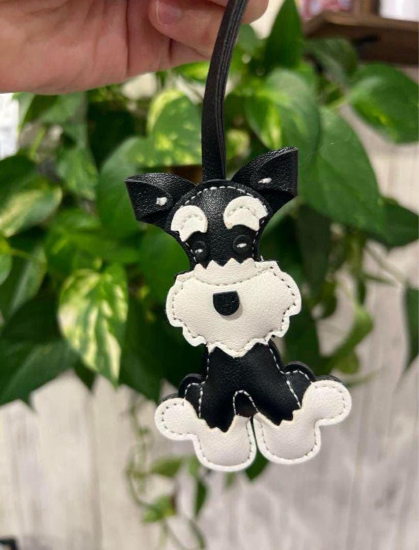 在庫処分　グレー　黒　ミニチュアシュナウザー2個セット　肉球2個付き