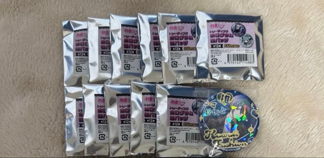 ドンキホーテ 地雷系 ホログラム缶バッジ KAITO