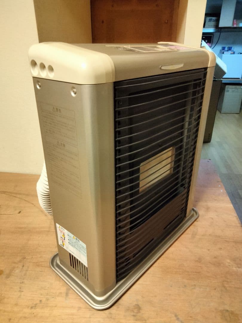 サンポットFF石油ストーブゼータス！品番「FFR‐563SX」2015年式中古品