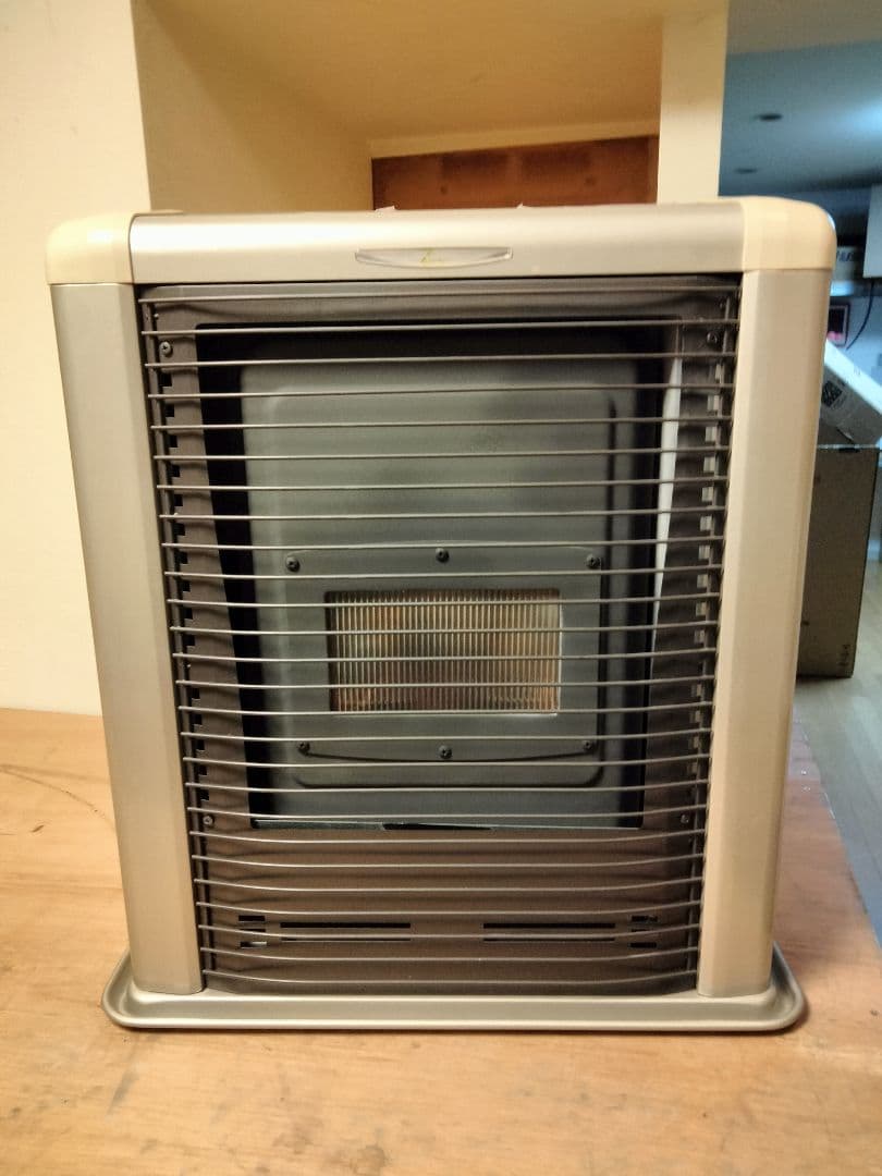 サンポットFF石油ストーブゼータス！品番「FFR‐563SX」2015年式中古品