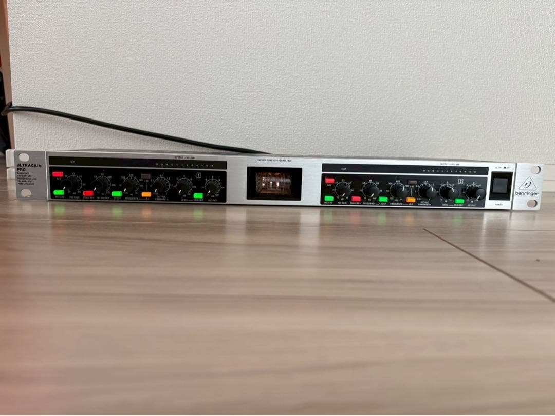 【美品】ベリンガー ULTRAGAIN PRO MIC2200 マイクプリアンプ