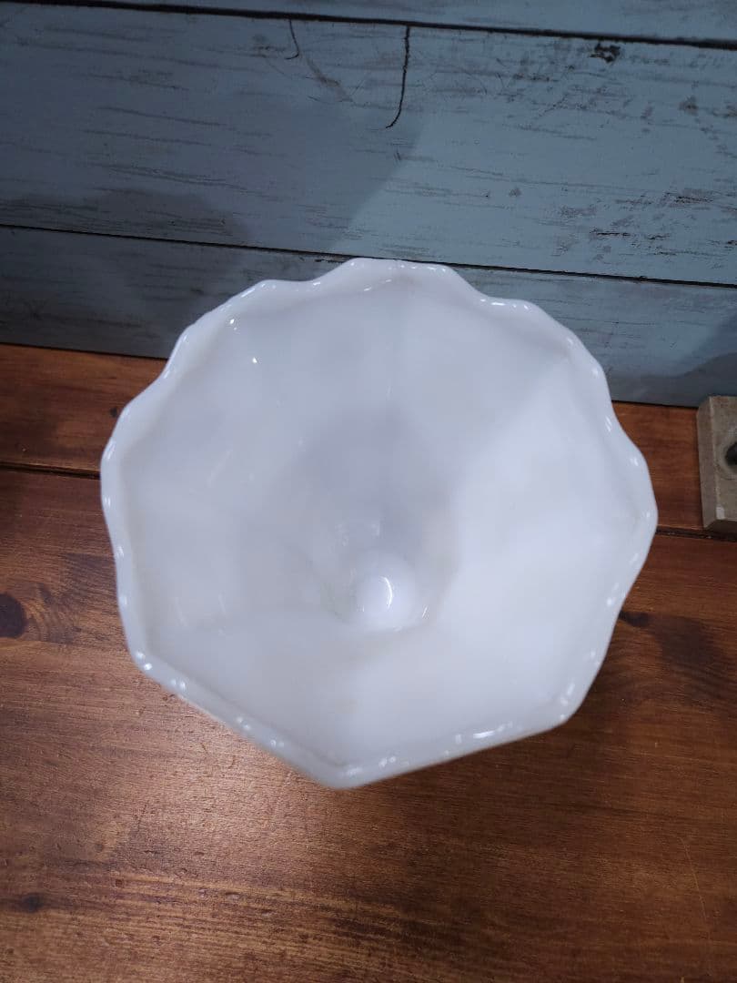 フランスヴィンテージ オパリンガラスの花瓶 白系 ホワイト 葡萄 装飾