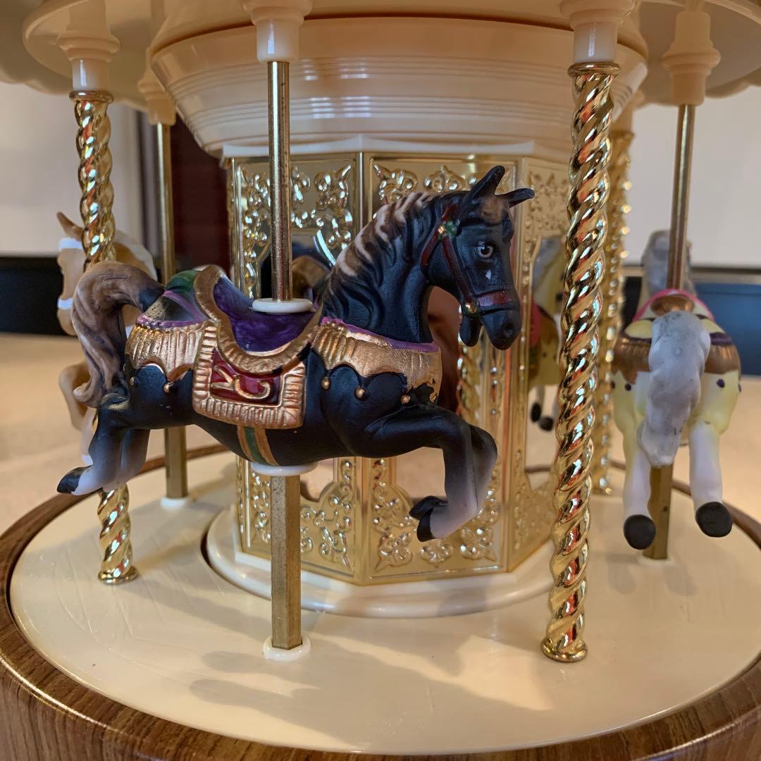 【新品　未使用】小樽　メリーゴーランド オルゴール　高さ36cm横幅25cm