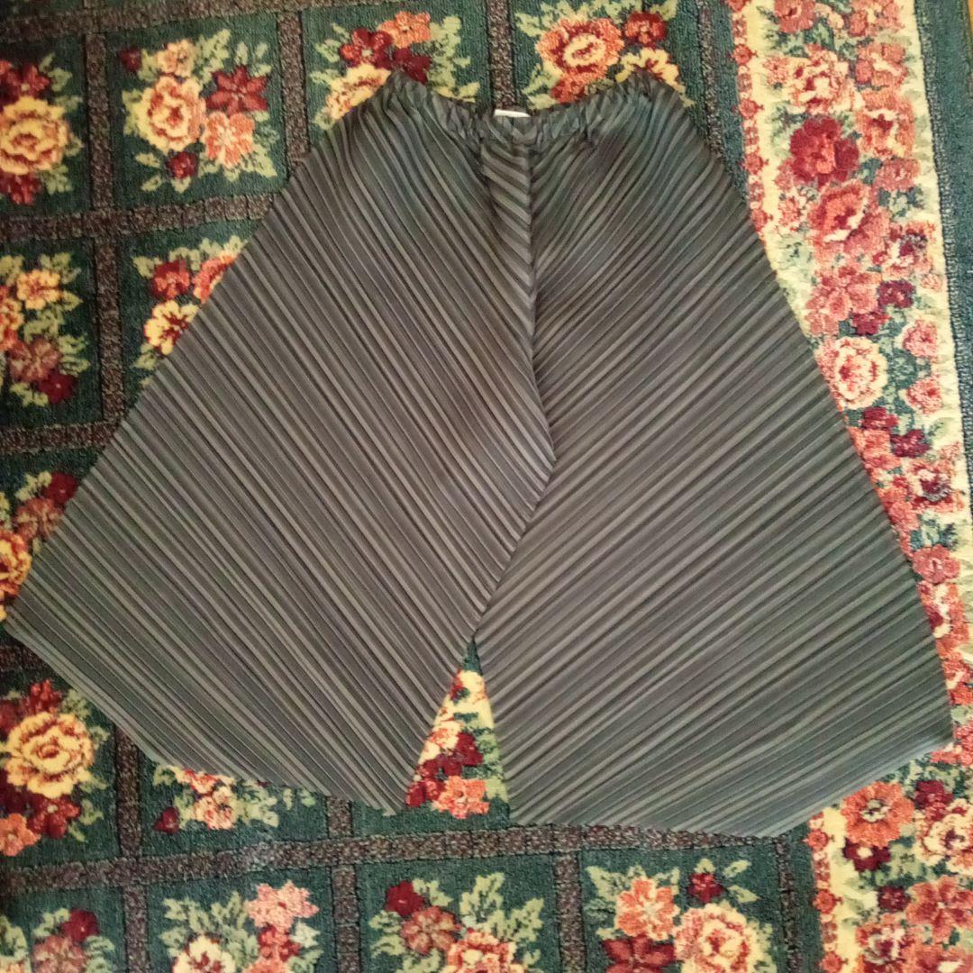 PLEATS PLEASE　ボリュームパンツ