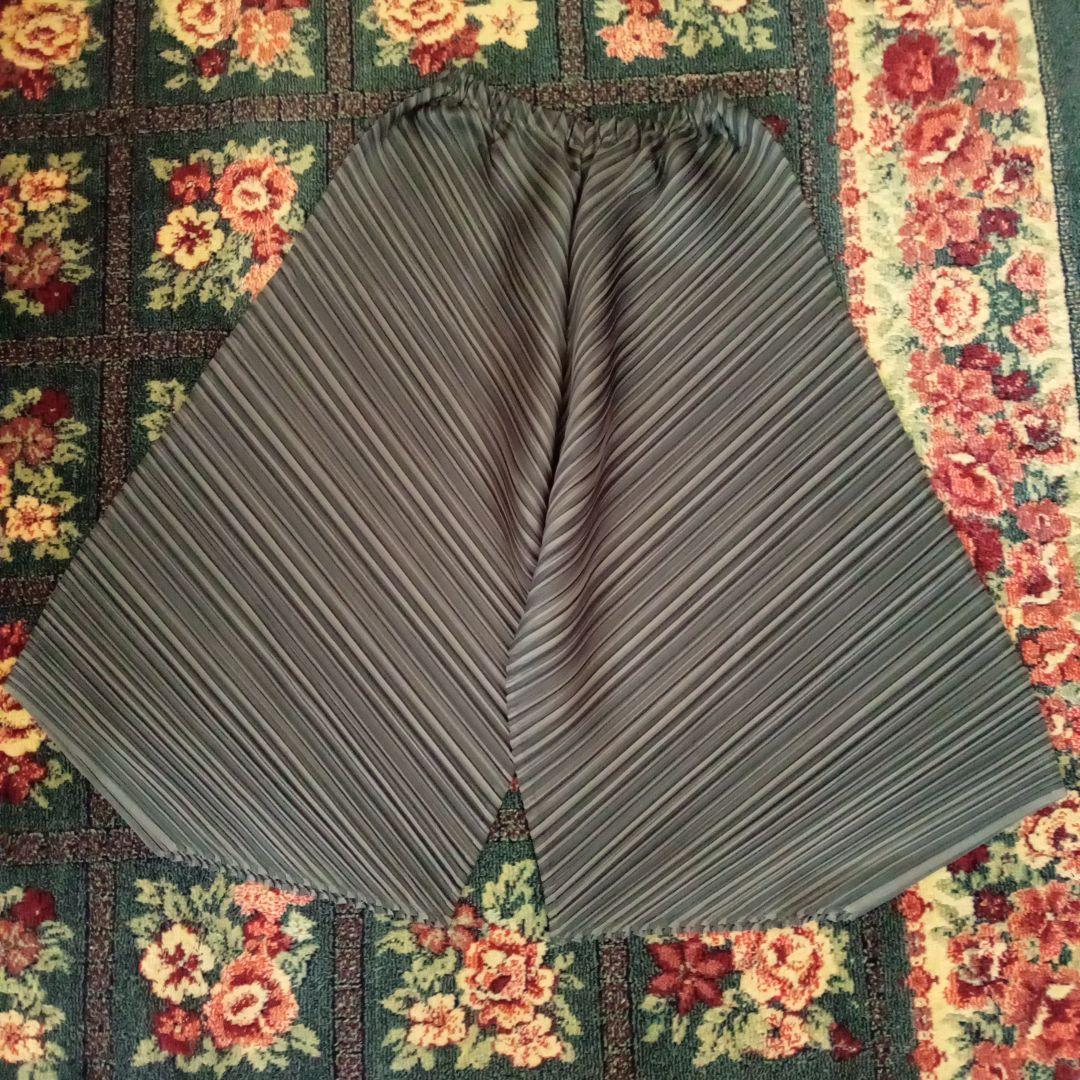 PLEATS PLEASE　ボリュームパンツ