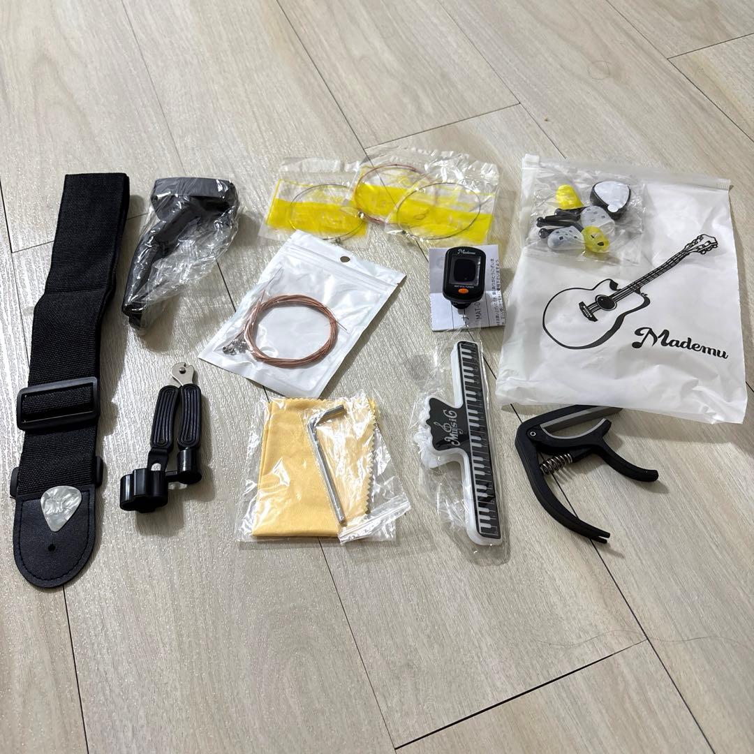 mademuアコースティックギター