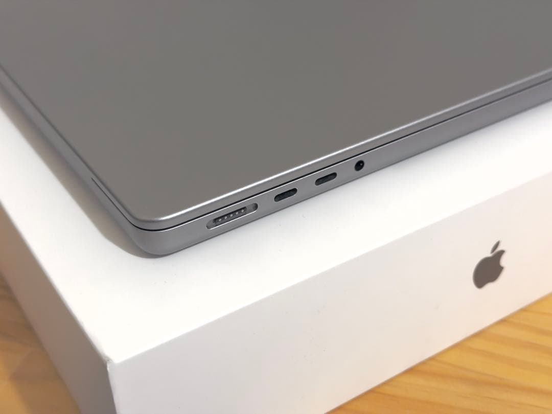 US 8TB 64GB M1 Max MacBook Pro 14スペースグレー