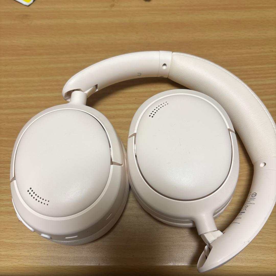 ホワイト ワイヤレスヘッドホン オーバーイヤー型