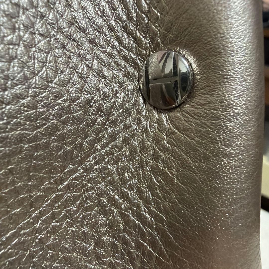 ヒロフ　メタリックゴールド レザー ハンドバッグ