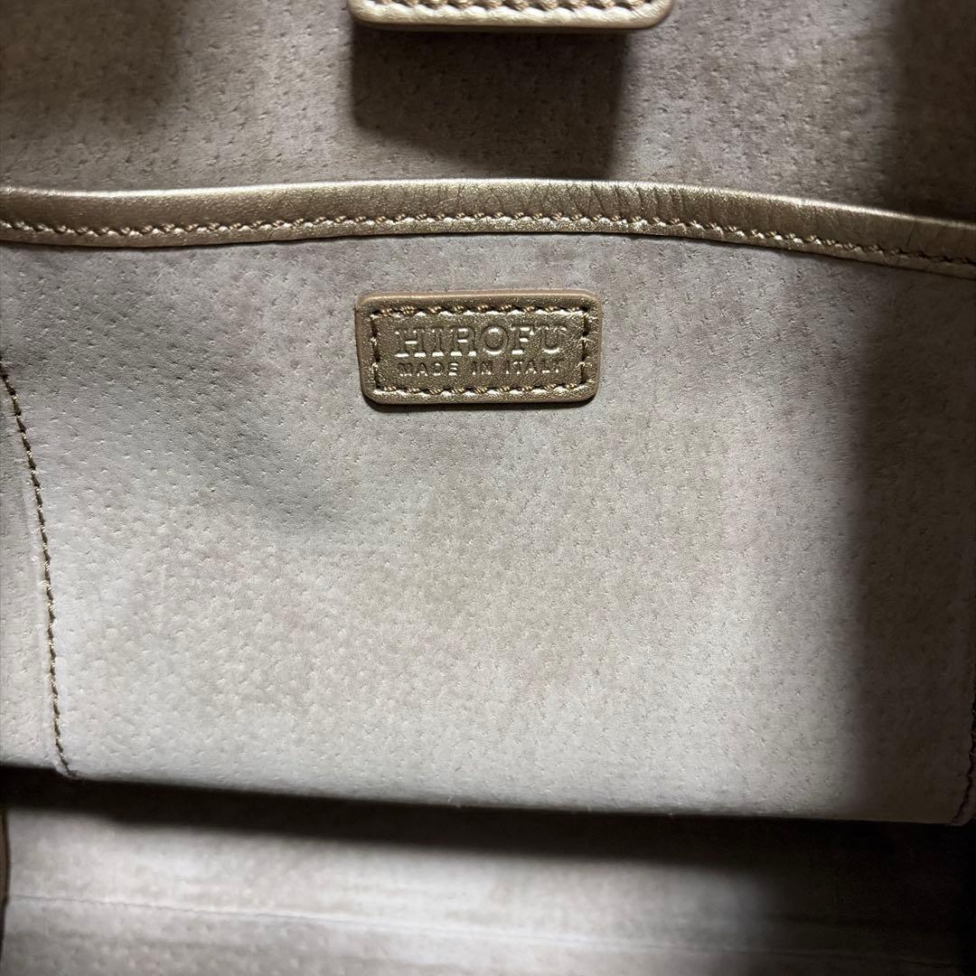 ヒロフ　メタリックゴールド レザー ハンドバッグ