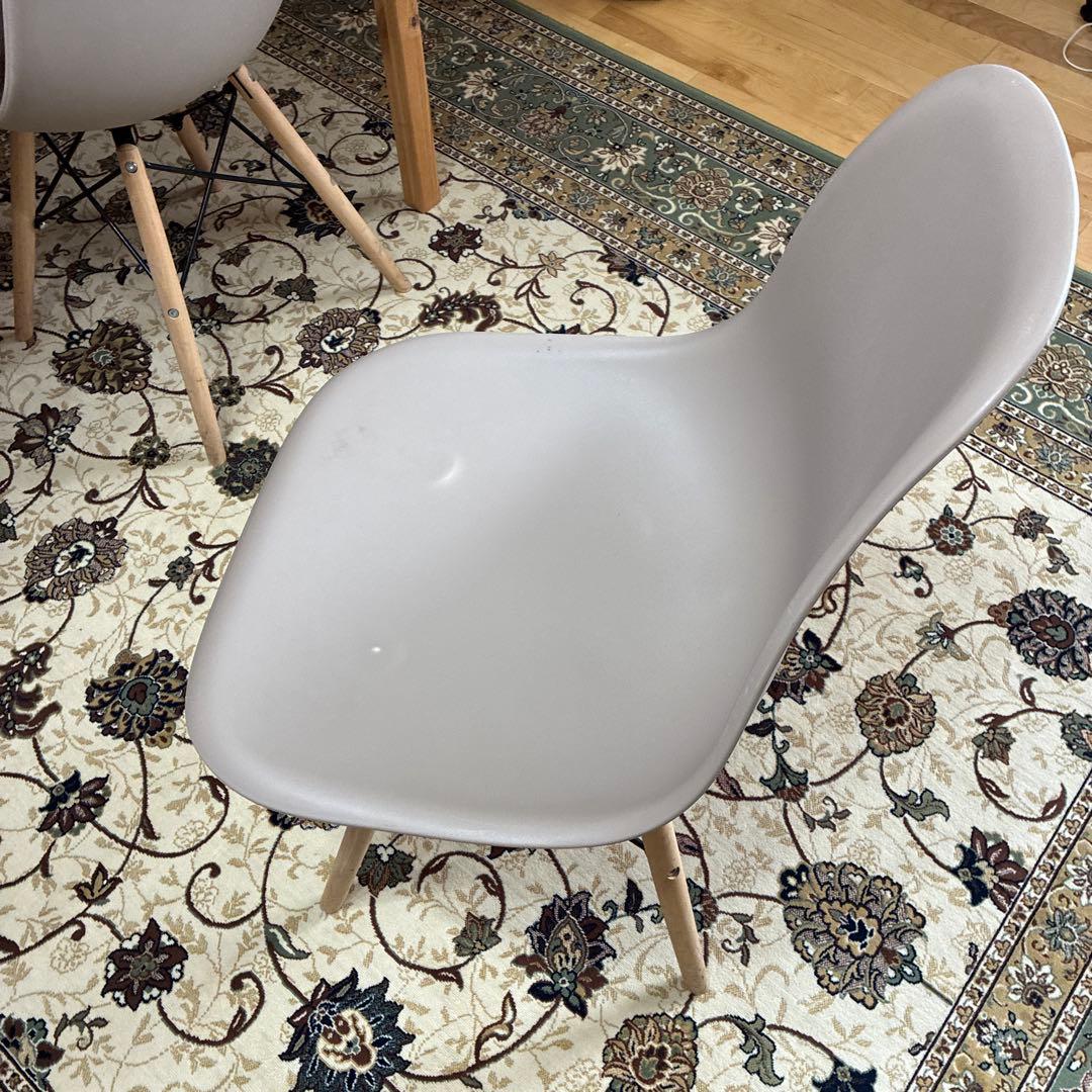 IKEA木製テーブルとグレーのモダンチェアセット