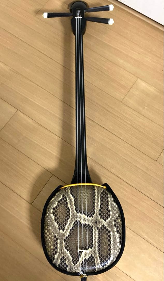 沖縄三線　蛇本革　ケース付き