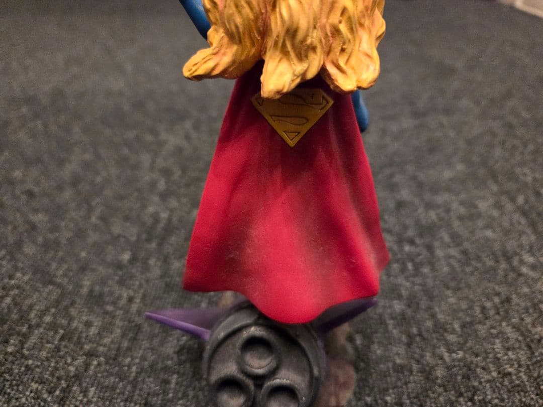スーパーガール スーパーマン ダイナミックバブルヘッド ボビンヘッド スタチュー