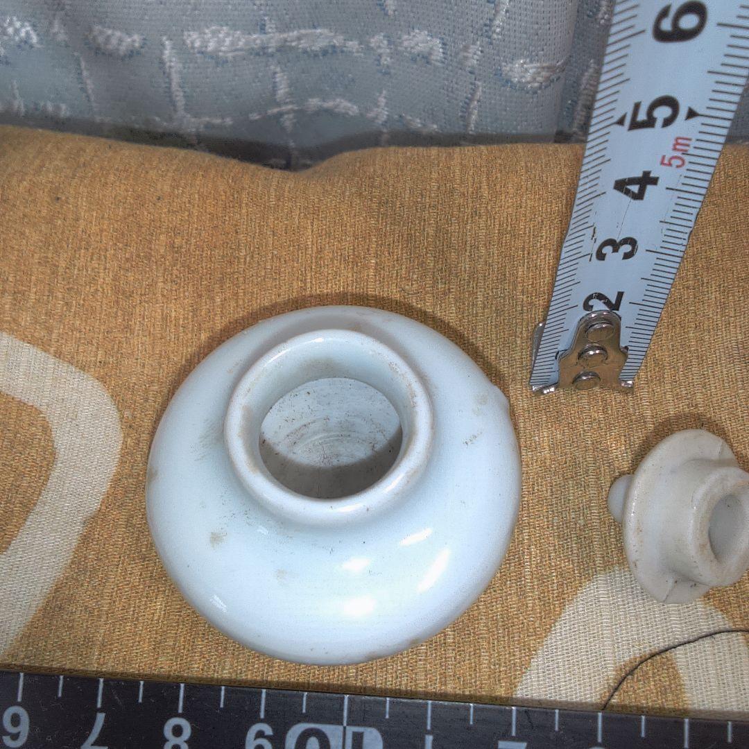 骨董 ？ 中国美術 ？ 白い陶器製の丸型空き瓶 小さい