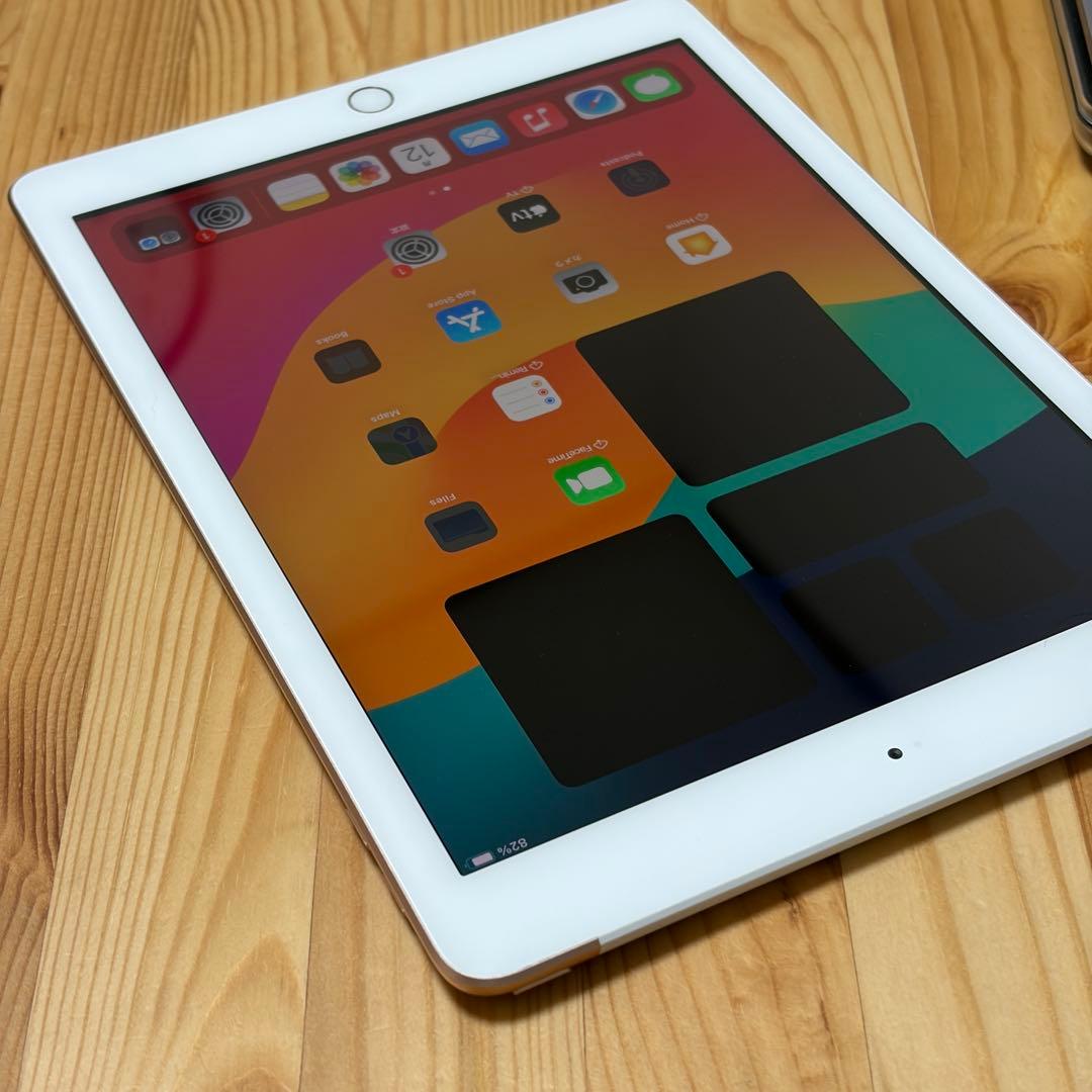 iPad 第6世代　SIMフリー　ゴールド32GB 0896