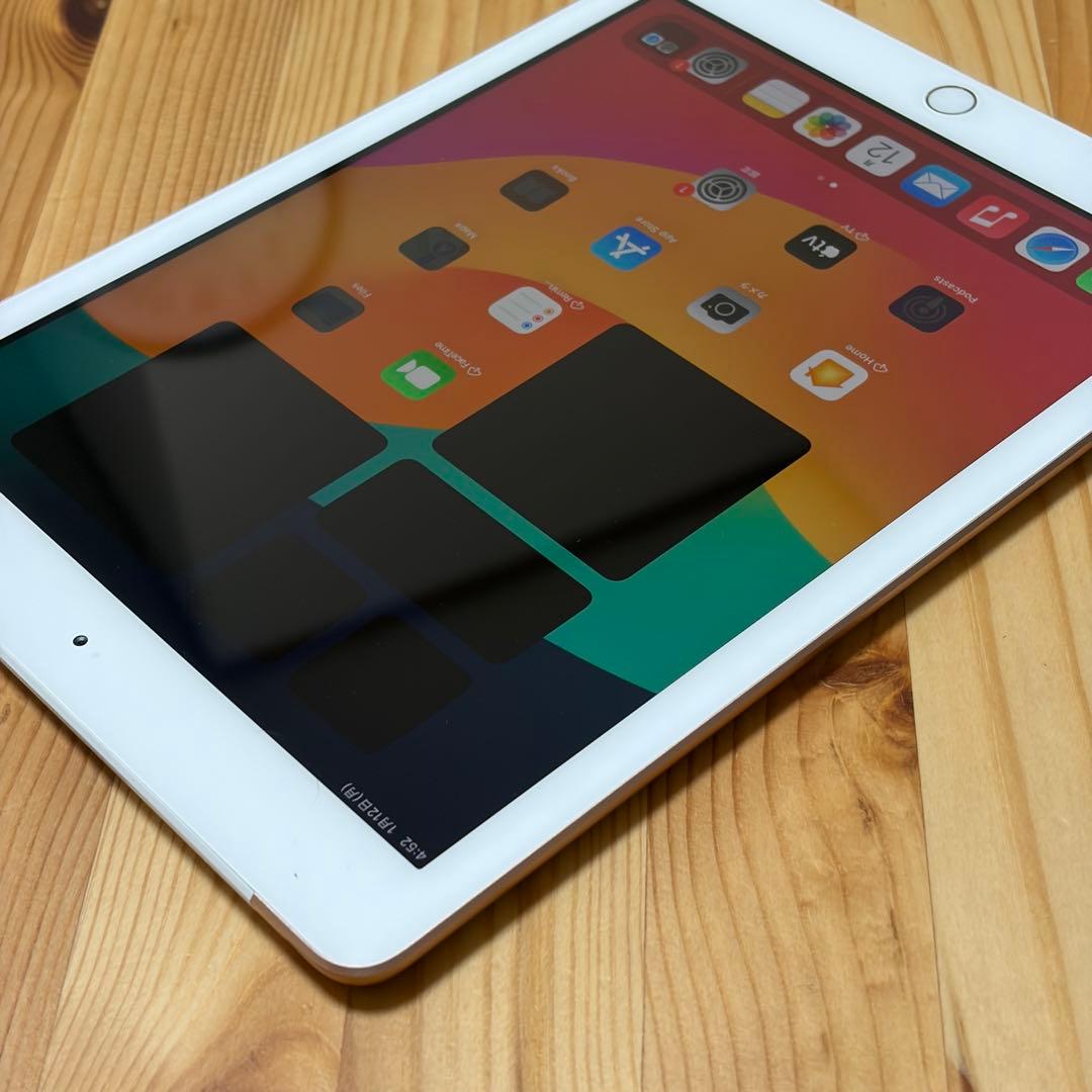 iPad 第6世代　SIMフリー　ゴールド32GB 0896
