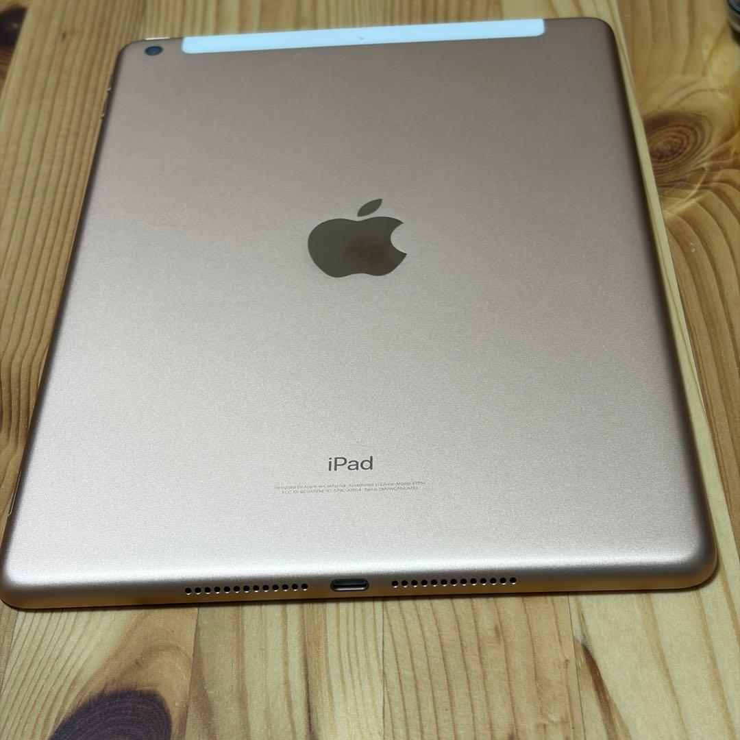 iPad 第6世代　SIMフリー　ゴールド32GB 0896