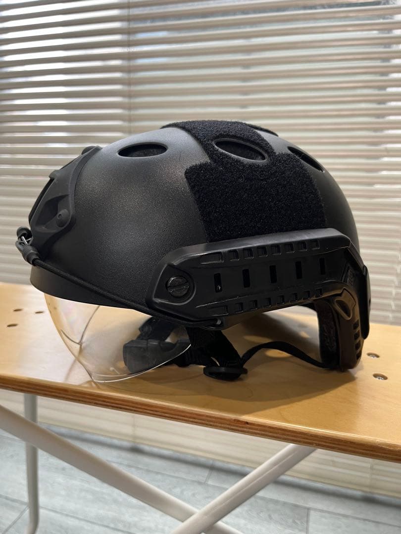 タクティカルヘルメット ブラック サバゲー個人装備