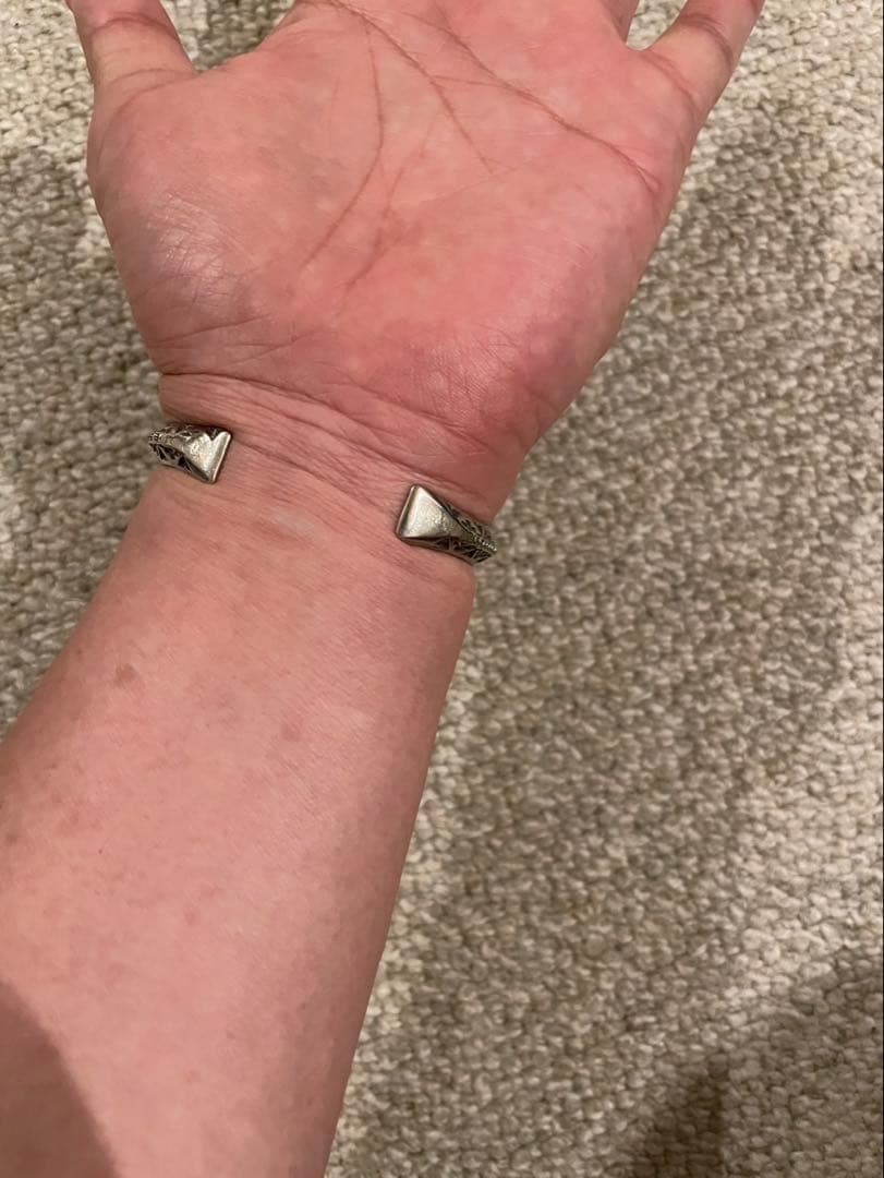 インディー/エイドリアンリーブスロング作4面スタンプトライアングルバングル