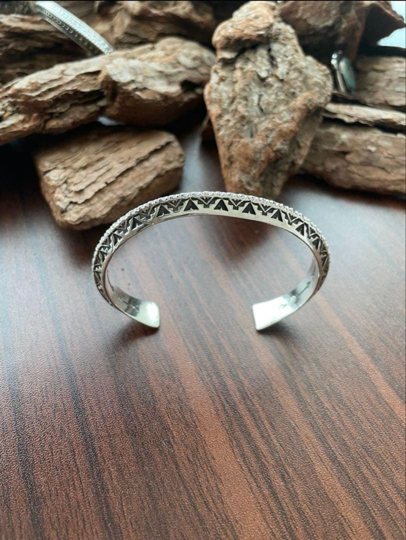 インディー/エイドリアンリーブスロング作4面スタンプトライアングルバングル