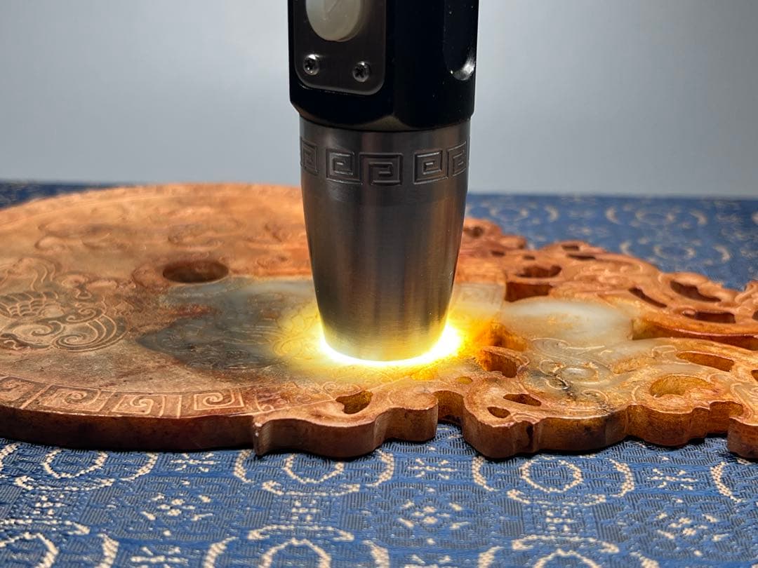 中国古美術　大型玉璧　賞物　旧蔵　置物　高古玉　本玉　雷紋四神獣　両面彫　箱付き