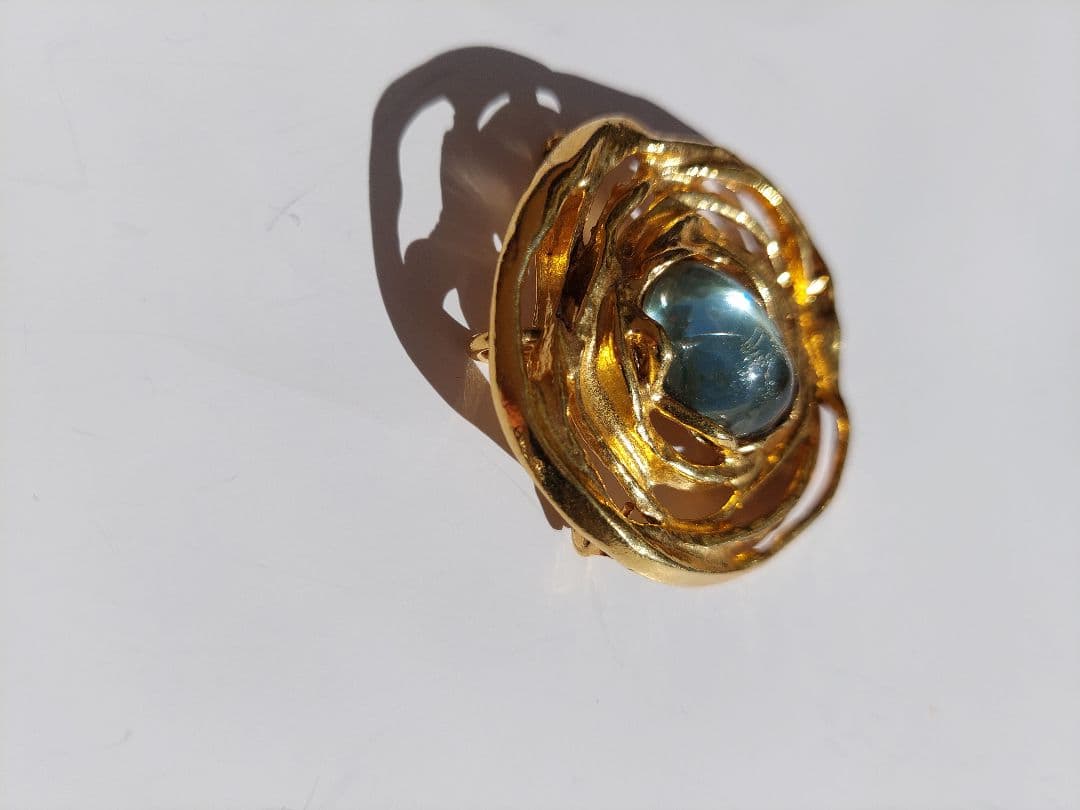 YSL イヴ・サンローラン　ブローチ　フック付きなのでペンダントトップにも可