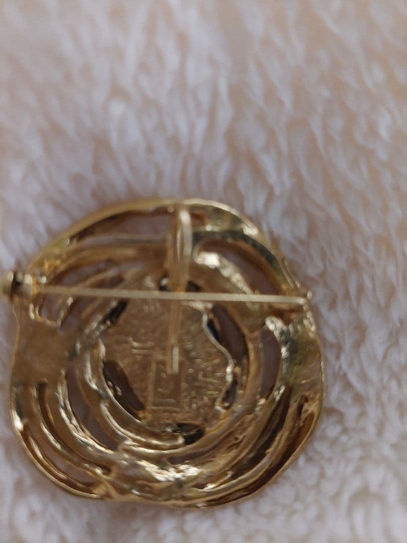 YSL イヴ・サンローラン　ブローチ　フック付きなのでペンダントトップにも可