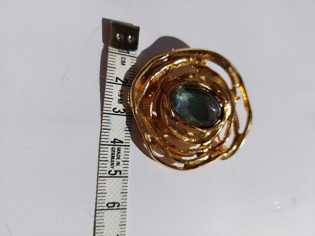 YSL イヴ・サンローラン　ブローチ　フック付きなのでペンダントトップにも可