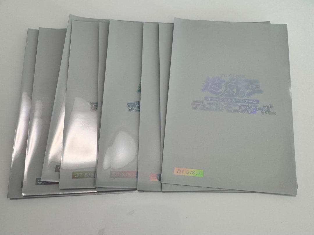 遊戯王 公式 スリーブ 初期ロゴ 白 10枚　未使用