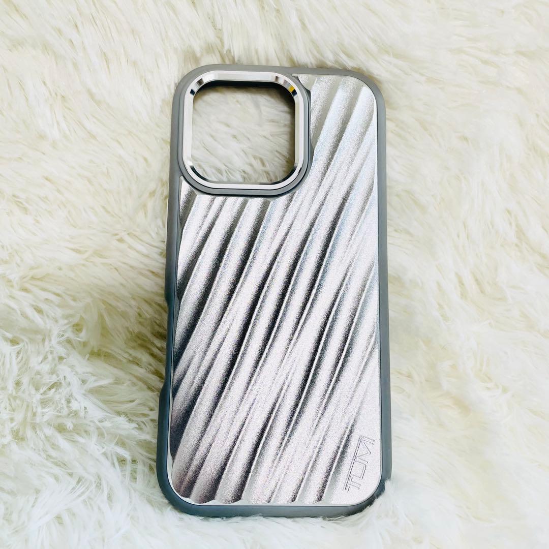 超美品　TUMI アルミケース　iPhone15 PRO シルバー