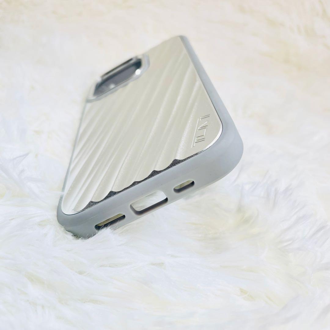 超美品　TUMI アルミケース　iPhone15 PRO シルバー