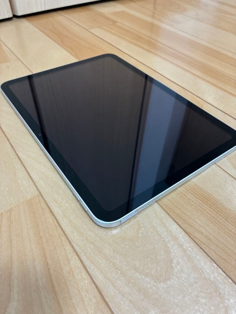 iPad(第10世代) シルバー Wi-Fi 64GB 純正カバー付