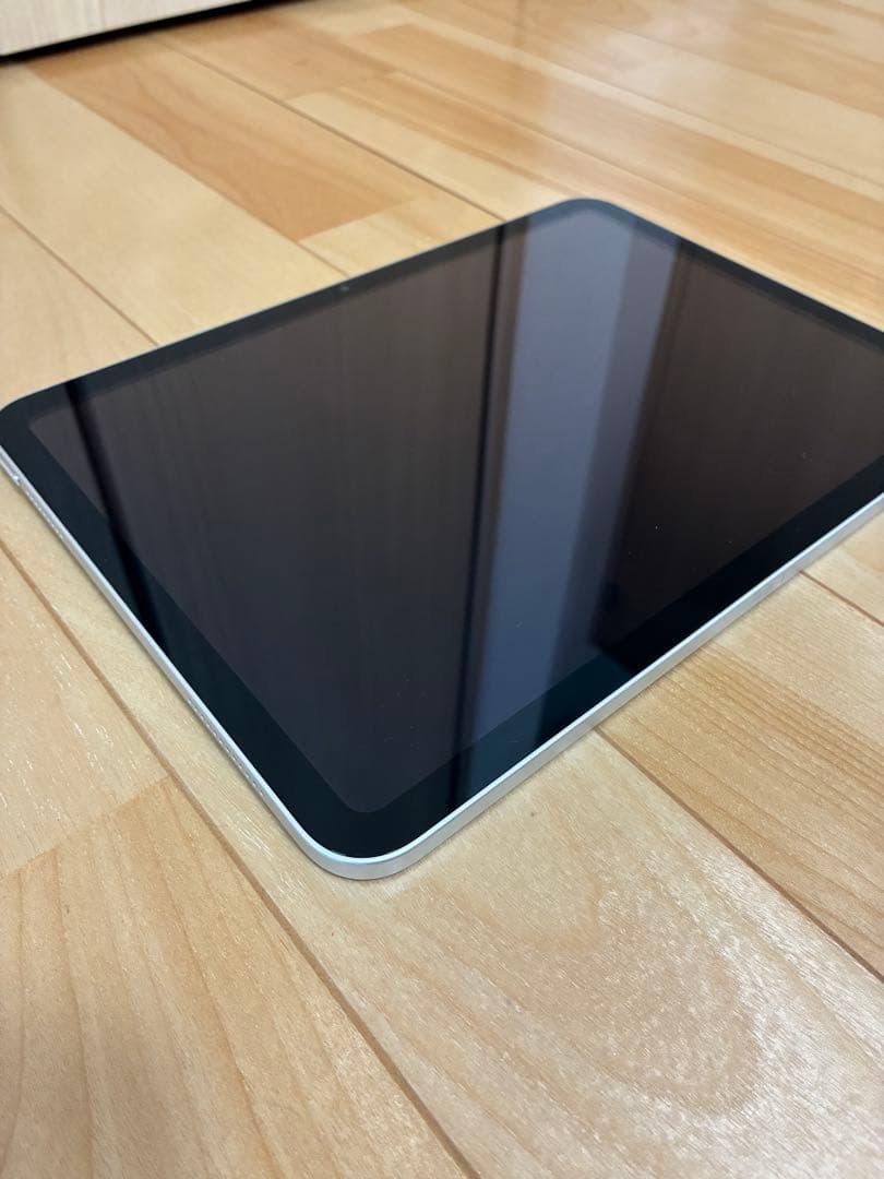 iPad(第10世代) シルバー Wi-Fi 64GB 純正カバー付